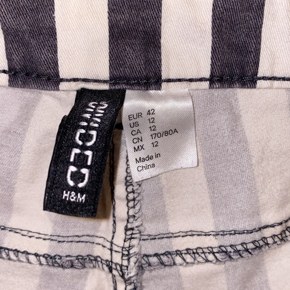 Divided Size 12 Black White Stripe Curt Off Jean Shorts - Picture 2 of 10